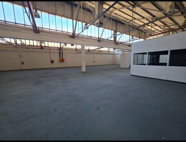 900M² WAREHOUSE TO LET IN PAARDEN EILAND